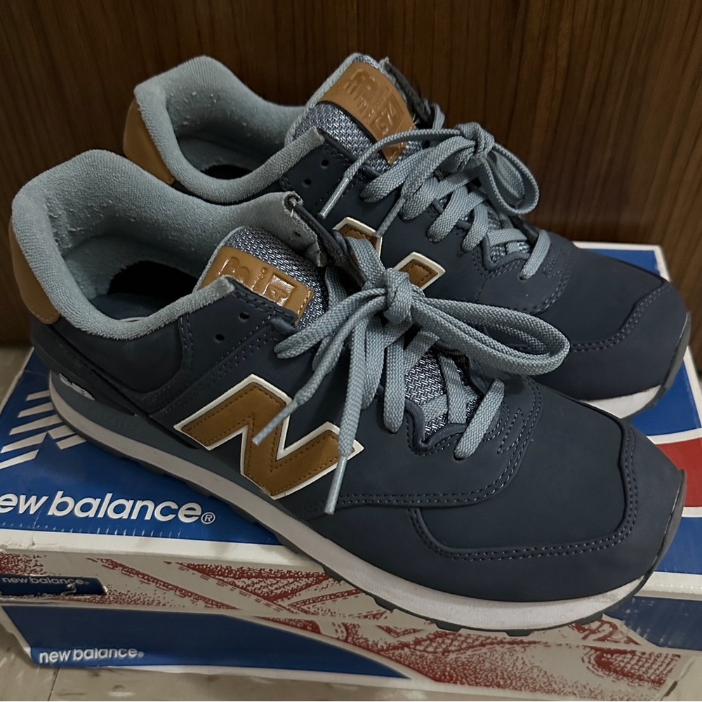 New Balance Men's Shoes - Navy and Tan